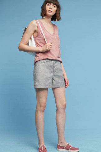 Grey Shorts Outfits For Women: 