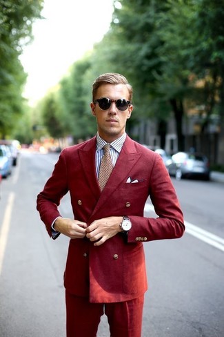 Burgundy Print Tie Outfits For Men: Teaming a red suit and a burgundy print tie will create a sharp, manly silhouette.