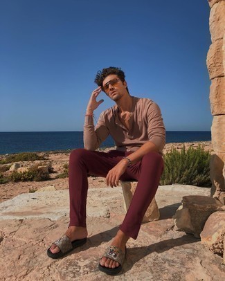 Burgundy Chinos Outfits: 