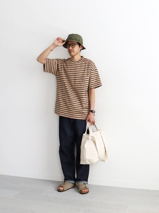 Beige Canvas Tote Bag Outfits For Men: 