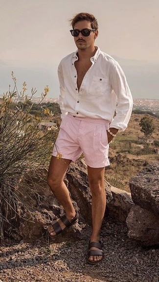 Pink Vertical Striped Shorts Outfits For Men: 