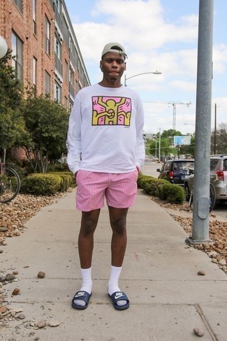 Pink Vertical Striped Shorts Outfits For Men: 