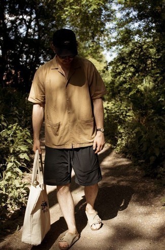 Brown Baseball Cap Outfits For Men: 