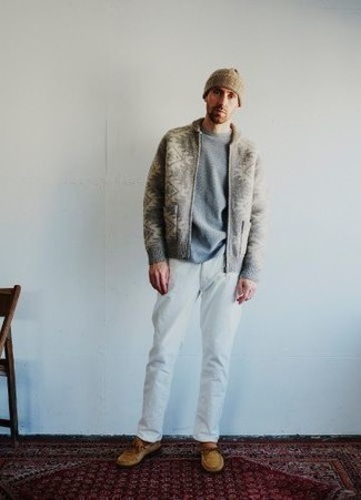 Men's Outfits 2022: This off-duty combo of a grey fair isle shawl cardigan and white chinos is a real life saver when you need to look good in a flash. Avoid looking too casual by rounding off with tan suede loafers.