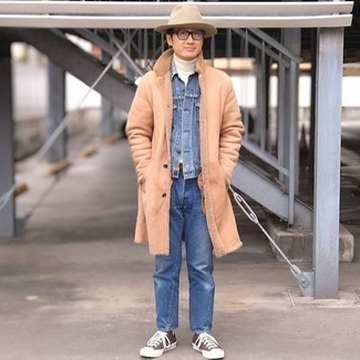 Beige Wool Hat Outfits For Men: We all want functionality when it comes to styling, and this city casual combo of a tan shearling coat and a beige wool hat is a perfect example of that. A pair of dark brown canvas high top sneakers is the glue that will bring your outfit together.