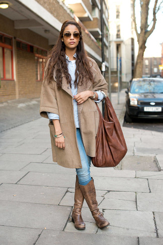 Brown Leather Knee High Boots Outfits: A beige shearling coat and light blue skinny jeans are among the key elements of a great off-duty sartorial collection. Brown leather knee high boots are the ideal companion to this look.