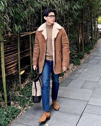 Brown Shearling Coat Outfits For Men: Who said you can't make a style statement with a casual ensemble? Draw the attention in a brown shearling coat and blue jeans. Got bored with this ensemble? Enter tan suede derby shoes to switch things up.