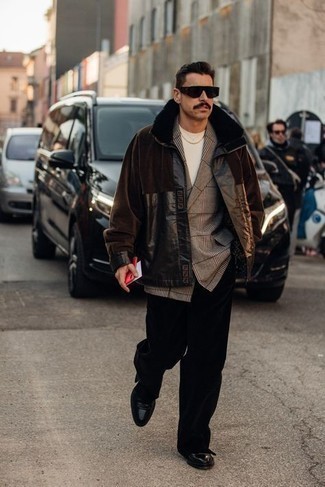 Dark Brown Shearling Jacket Outfits For Men: You'll be surprised at how easy it is for any man to put together this laid-back getup. Just a dark brown shearling jacket worn with black chinos. And if you wish to instantly dress up your outfit with footwear, why not add a pair of black leather chelsea boots to the equation?