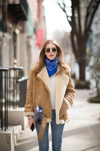 Navy and White Print Scarf Outfits For Women: This is definitive proof that a tan shearling jacket and a navy and white print scarf look amazing when matched together in a casual outfit.