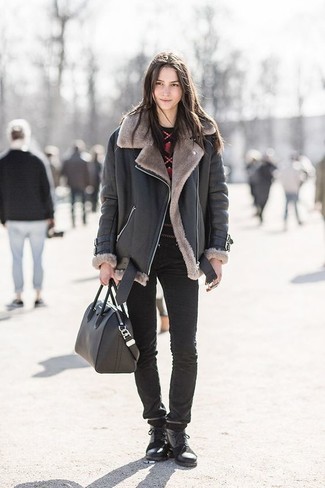 Black Shearling Jacket Outfits For Women: Make a black shearling jacket and black skinny jeans your outfit choice for a refined yet casual look. And it's amazing what a pair of black leather lace-up flat boots can do for the getup.
