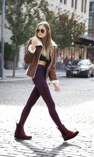 Dark Purple Skinny Jeans Outfits: Reach for a brown shearling jacket and dark purple skinny jeans for a neat and fashionable outfit. Don't know how to finish? Complete your getup with a pair of burgundy suede chelsea boots for a more laid-back finish.