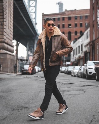Black Jeans with Brown Sneakers Chill Weather Outfits For Men: For an off-duty getup with a clear fashion twist, dress in a brown shearling jacket and black jeans. Brown sneakers add more character to your outfit.