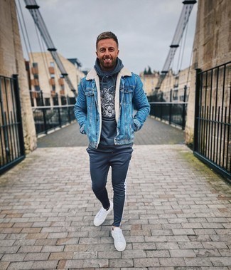 Navy Sweatpants Cold Weather Outfits For Men: Pair a blue denim shearling jacket with navy sweatpants and you'll look like the raddest dude around. Complete your look with white canvas low top sneakers and you're all done and looking dashing.