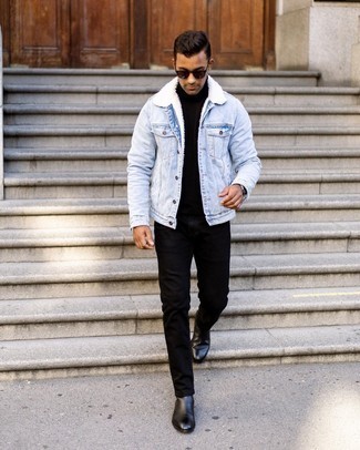 Light Blue Denim Shearling Jacket Outfits For Men: A light blue denim shearling jacket and black jeans are a pairing that every sartorially savvy gentleman should have in his off-duty arsenal. And if you need to effortlessly amp up your getup with a pair of shoes, complete this getup with black leather chelsea boots.