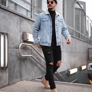 Light Blue Denim Shearling Jacket Outfits For Men: A light blue denim shearling jacket and black ripped skinny jeans are a wonderful combo to have in your closet. Beige suede chelsea boots are guaranteed to infuse a touch of polish into your outfit.