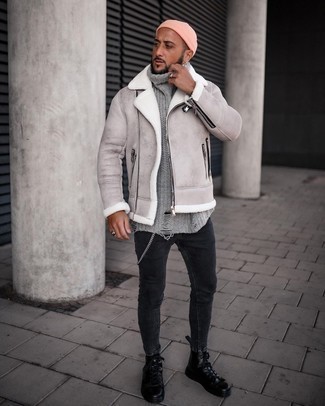 Grey Knit Wool Turtleneck Outfits For Men: Demonstrate your expertise in menswear styling by wearing this city casual pairing of a grey knit wool turtleneck and black skinny jeans. Change up this outfit with a sleeker kind of footwear, such as these black leather casual boots.