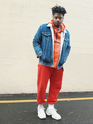 Orange Sweatpants Outfits For Men: Such must-haves as a blue denim shearling jacket and orange sweatpants are an easy way to infuse understated dapperness into your day-to-day repertoire. White athletic shoes are the most effective way to punch up this look.