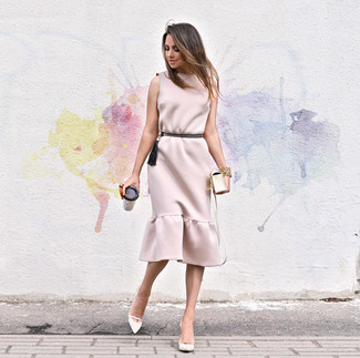 Black Leather Waist Belt Outfits: A beige ruffle sheath dress and a black leather waist belt are among the crucial elements in a chic off-duty collection. To give your getup a more elegant aesthetic, why not introduce white leather pumps to the mix?
