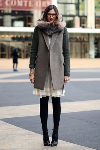 Brown Fur Scarf Outfits For Women: 