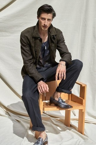 Navy Leather Tassel Loafers Outfits: Pairing a dark green suede shirt jacket with navy chinos is an on-point pick for an effortlessly sleek look. Spice up this getup with a dressier kind of footwear, like these navy leather tassel loafers.