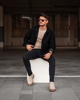 Tan Crew-neck Sweater Outfits For Men: A tan crew-neck sweater and black jeans? This is an easy-to-achieve outfit that you could rock a version of on a day-to-day basis. And if you wish to effortlessly ramp up your outfit with a pair of shoes, complement your ensemble with a pair of beige suede chelsea boots.