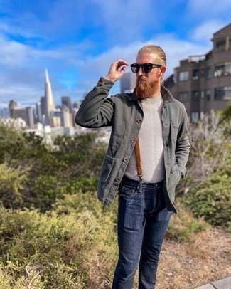 Charcoal Sunglasses Outfits For Men: Want to inject your menswear collection with some modern casual menswear style? Try teaming an olive shirt jacket with charcoal sunglasses.