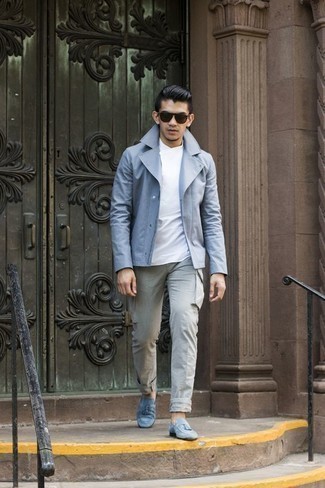 Light Blue Suede Tassel Loafers Outfits: Wear a light blue shirt jacket and grey cargo pants for both on-trend and easy-to-style look. For extra style points, complement this look with light blue suede tassel loafers.