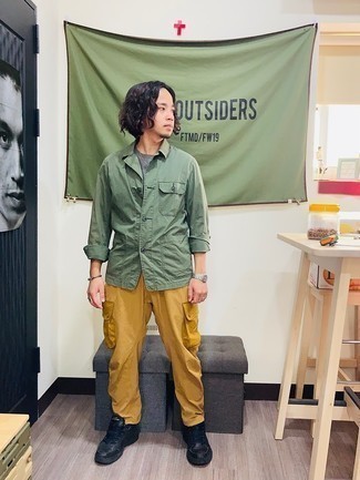 Yellow Cargo Pants Outfits: Such staples as an olive shirt jacket and yellow cargo pants are the ideal way to infuse some cool into your daily fashion mix. For times when this outfit is too much, dress it down by rocking black leather low top sneakers.