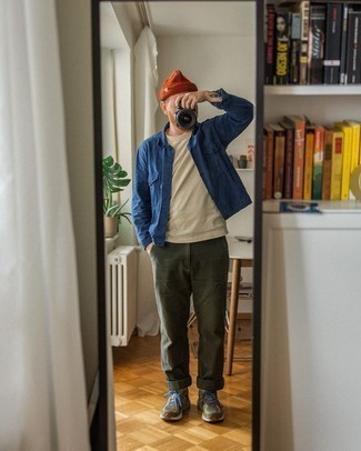 Yellow Beanie Outfits For Men: To don a casual ensemble with a contemporary spin, consider wearing a navy shirt jacket and a yellow beanie. Complete your look with a pair of olive athletic shoes and ta-da: the outfit is complete.