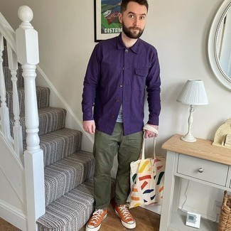 Yellow Low Top Sneakers Outfits For Men: Dress in a violet shirt jacket and olive chinos and get ready to be recognized as a visionary in the men's style department. Add a laid-back touch to by finishing off with yellow low top sneakers.