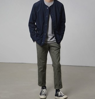 Black Canvas Low Top Sneakers Outfits For Men: Marrying a navy shirt jacket with olive chinos is an on-point pick for a casually stylish getup. If you wish to instantly tone down your ensemble with a pair of shoes, why not complete this outfit with a pair of black canvas low top sneakers?