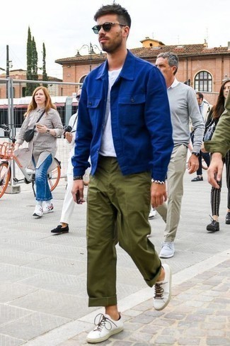 White Low Top Sneakers Outfits For Men: You'll be amazed at how very easy it is for any guy to pull together this casually smart look. Just a blue shirt jacket and olive chinos. Go the extra mile and shake up your getup by sporting white low top sneakers.