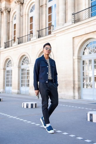 Navy Shirt Jacket Outfits For Men: Combining a navy shirt jacket and navy chinos is a fail-safe way to inject your wardrobe with some casual sophistication. Balance out your ensemble with more laid-back shoes, like these blue canvas low top sneakers.