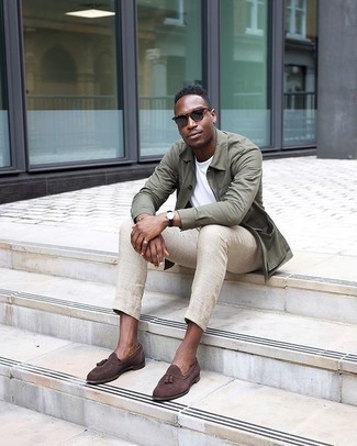 Beige Linen Chinos Outfits: An olive shirt jacket and beige linen chinos are the perfect way to infuse a touch of rugged elegance into your current rotation. If you wish to easily kick up your look with a pair of shoes, why not opt for a pair of dark brown suede tassel loafers?