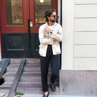Tan Shirt Jacket with Black Chinos Smart Casual Outfits: A tan shirt jacket and black chinos are the kind of a never-failing ensemble that you so awfully need when you have no time. Black leather tassel loafers will take this ensemble down a dressier path.
