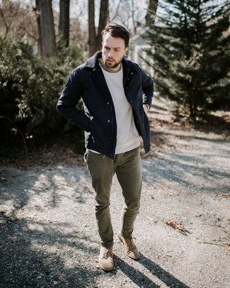 Tan Suede Desert Boots Outfits: This semi-casual pairing of a navy shirt jacket and olive chinos is extremely easy to put together without a second thought, helping you look amazing and ready for anything without spending a ton of time rummaging through your closet. Now all you need is a cool pair of tan suede desert boots to complete your look.