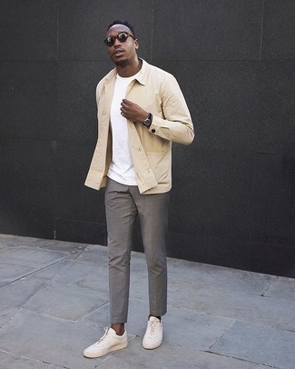 Grey Dress Pants with Shirt Jacket Outfits For Men: A shirt jacket and grey dress pants are worth being on your list of bona fide menswear essentials. Go the extra mile and switch up your outfit by wearing a pair of beige canvas low top sneakers.