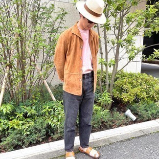 Beige Straw Hat Outfits For Men: Show off your expertise in menswear styling by teaming a tobacco suede shirt jacket and a beige straw hat for a city casual outfit. Make your look less formal by finishing off with a pair of tobacco leather flip flops.