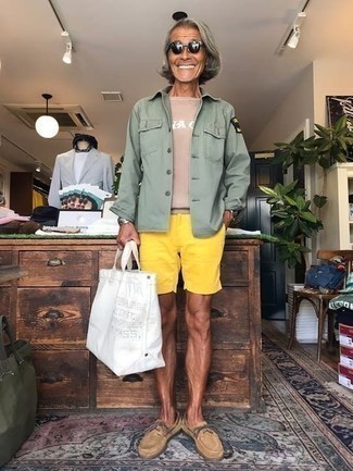Mint Shirt Jacket Outfits For Men After 50: A mint shirt jacket and yellow shorts are veritable menswear essentials if you're planning an off-duty closet that matches up to the highest sartorial standards. The whole ensemble comes together perfectly if you complete this ensemble with tan suede boat shoes. Think middle-aged guys can't pull off edgy off-duty dressing? This combo is a vivid demonstration of otherwise.