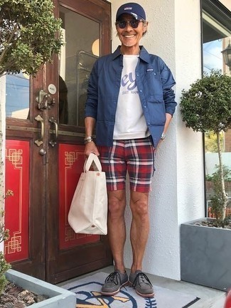 Red Plaid Shorts Outfits For Men: Go for a blue shirt jacket and red plaid shorts to demonstrate you've got expert styling prowess. To bring some extra fanciness to this ensemble, add a pair of grey suede derby shoes to the equation.