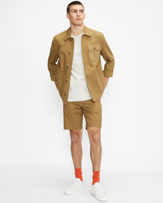 Beige Shirt Jacket Outfits For Men: Combining a beige shirt jacket and tan shorts will hallmark your prowess in menswear styling even on off-duty days. Introduce a pair of white leather low top sneakers to the mix to avoid looking too polished.