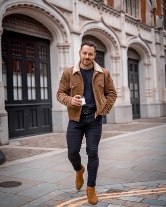 Brown Corduroy Shirt Jacket Outfits For Men: This combo of a brown corduroy shirt jacket and black skinny jeans is the ultimate casual ensemble for any man. Take a classic approach with shoes and introduce tobacco suede chelsea boots to this ensemble.