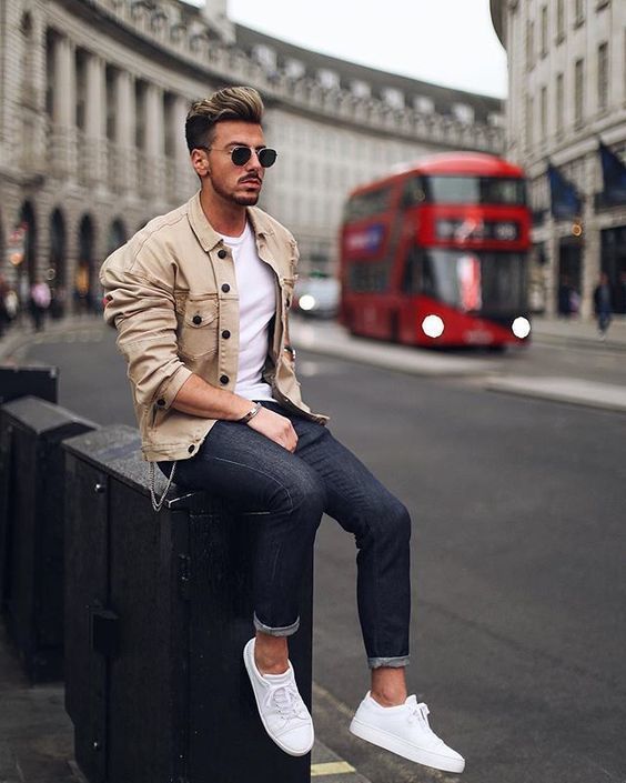 Men's Beige Shirt Jacket, White Crew-neck T-shirt, Black Skinny Jeans,  White Leather Low Top Sneakers | Lookastic