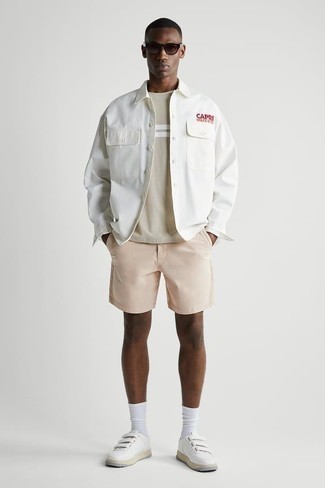 Beige Sports Shorts Outfits For Men: Why not consider pairing a white print shirt jacket with beige sports shorts? As well as super practical, both pieces look cool when combined together. Complement this getup with white leather low top sneakers to instantly switch up the look.