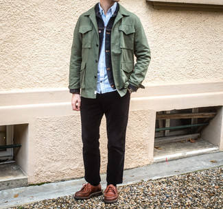 Brown Corduroy Chinos Outfits: Reach for an olive shirt jacket and brown corduroy chinos for a smart outfit. A pair of brown leather desert boots is a wonderful pick to finish your look.