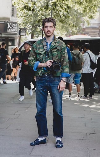 Olive Camouflage Shirt Jacket Outfits For Men: This pairing of an olive camouflage shirt jacket and navy jeans is proof that a straightforward off-duty getup can still be really stylish. To give your overall ensemble a more polished feel, add a pair of navy canvas loafers to the equation.