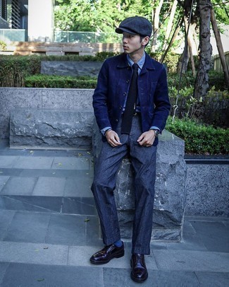 Flat Cap Outfits For Men: A navy shirt jacket and a flat cap are a good ensemble to keep in your menswear arsenal. You could perhaps get a bit experimental with footwear and dress up your ensemble by wearing a pair of burgundy leather brogues.