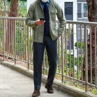 Charcoal Dress Pants Outfits For Men: A mint shirt jacket and charcoal dress pants are among the basic elements of any smart wardrobe. Dark brown suede desert boots will give a fun feel to your outfit.
