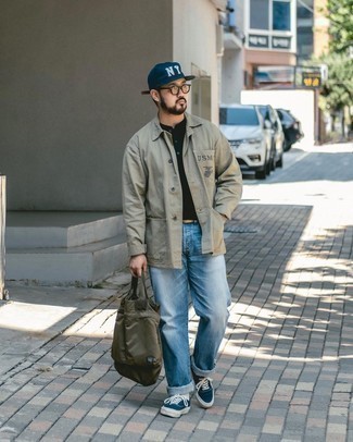 Olive Canvas Tote Bag Outfits For Men: For an off-duty outfit, marry a grey shirt jacket with an olive canvas tote bag — these two items work beautifully together. A pair of navy and white canvas low top sneakers immediately ramps up the fashion factor of this ensemble.