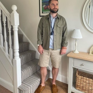 500+ Smart Casual Outfits For Men: An olive shirt jacket and beige shorts paired together are a perfect match. You can get a little creative when it comes to shoes and polish up your look with brown suede loafers.